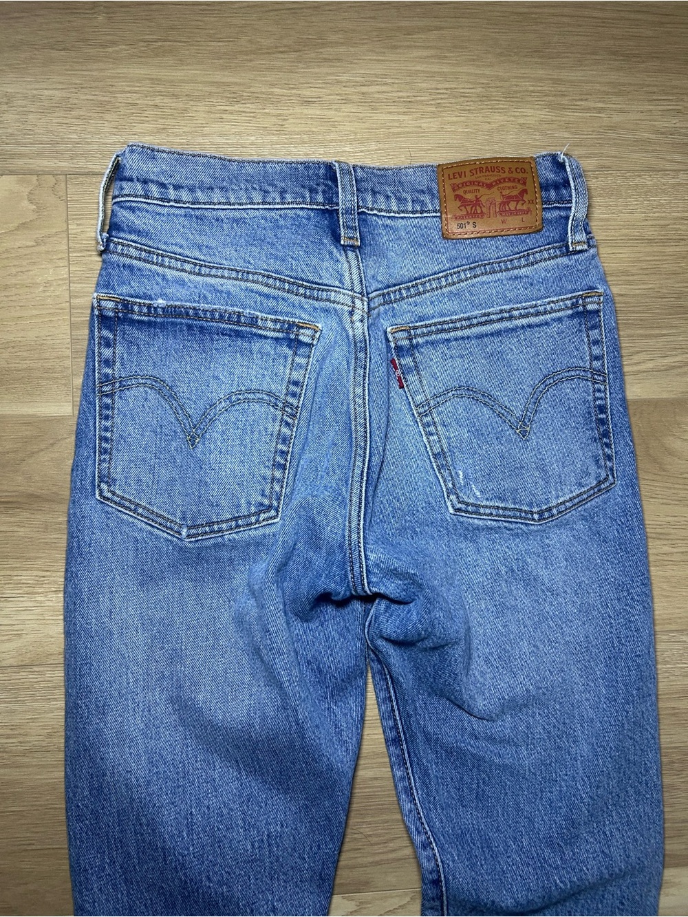Levi's Women's Straight Leg Jeans in Light Blue Distressed Denim - Picture 8 of 8